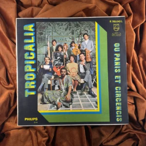 Tropicalia ou Panis et Circencis (1968)