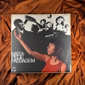 NARA PEDE PASSAGEM